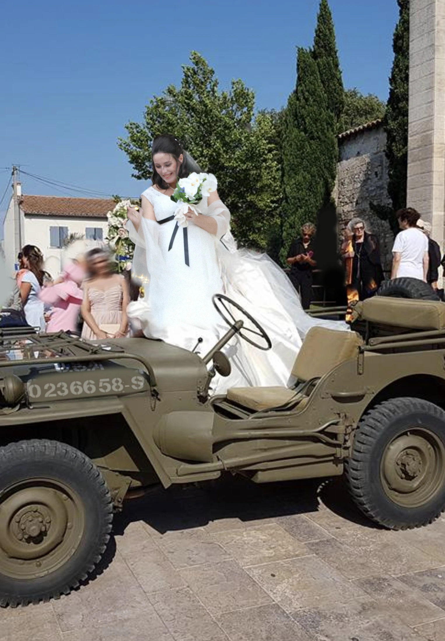 Jeep dans une rue historique